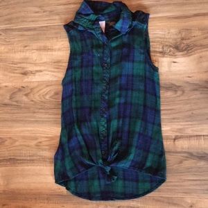 Sleeveless button up